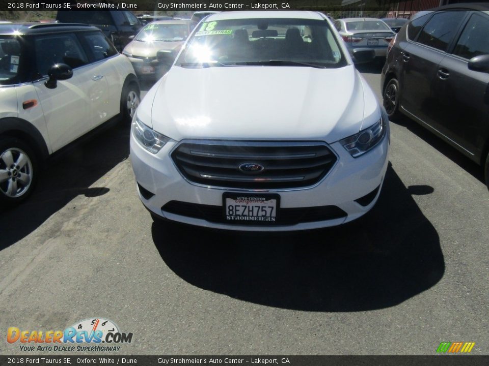 2018 Ford Taurus SE Oxford White / Dune Photo #7