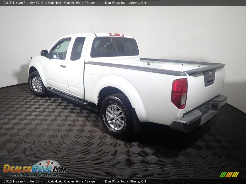 2015 Nissan Frontier SV King Cab 4x4 Glacier White / Beige Photo #11