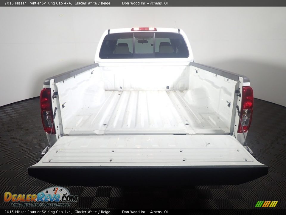 2015 Nissan Frontier SV King Cab 4x4 Glacier White / Beige Photo #13