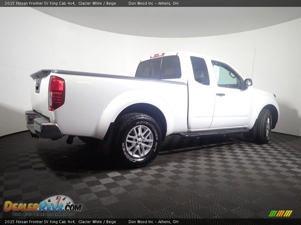 2015 Nissan Frontier SV King Cab 4x4 Glacier White / Beige Photo #14
