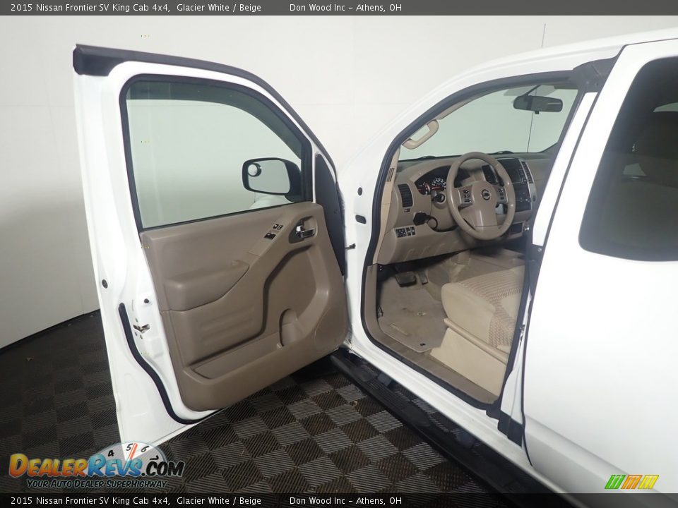 2015 Nissan Frontier SV King Cab 4x4 Glacier White / Beige Photo #18