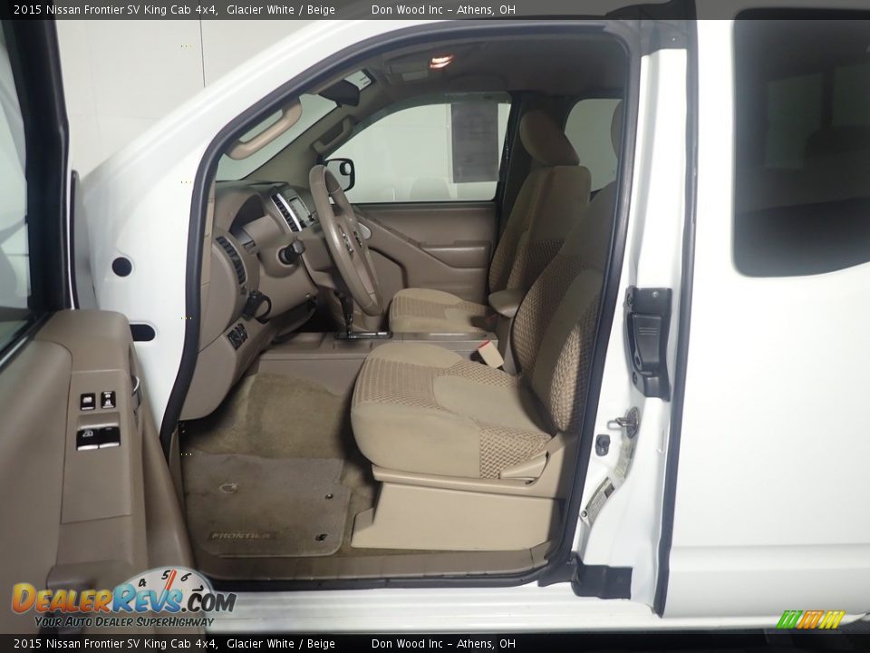 2015 Nissan Frontier SV King Cab 4x4 Glacier White / Beige Photo #20
