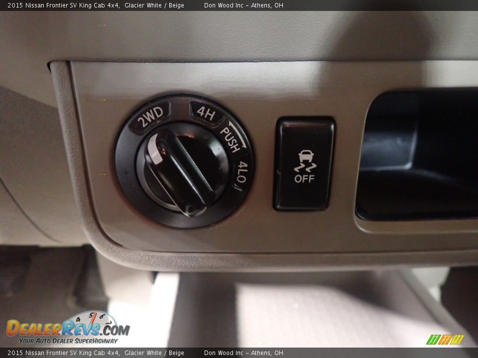 2015 Nissan Frontier SV King Cab 4x4 Glacier White / Beige Photo #30