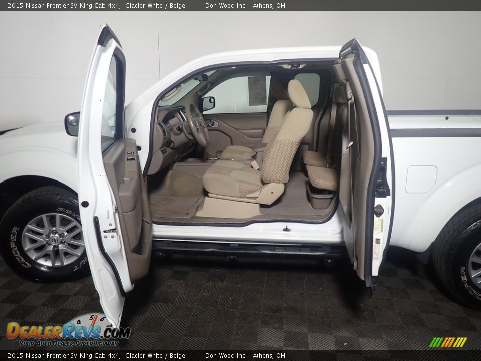 2015 Nissan Frontier SV King Cab 4x4 Glacier White / Beige Photo #33