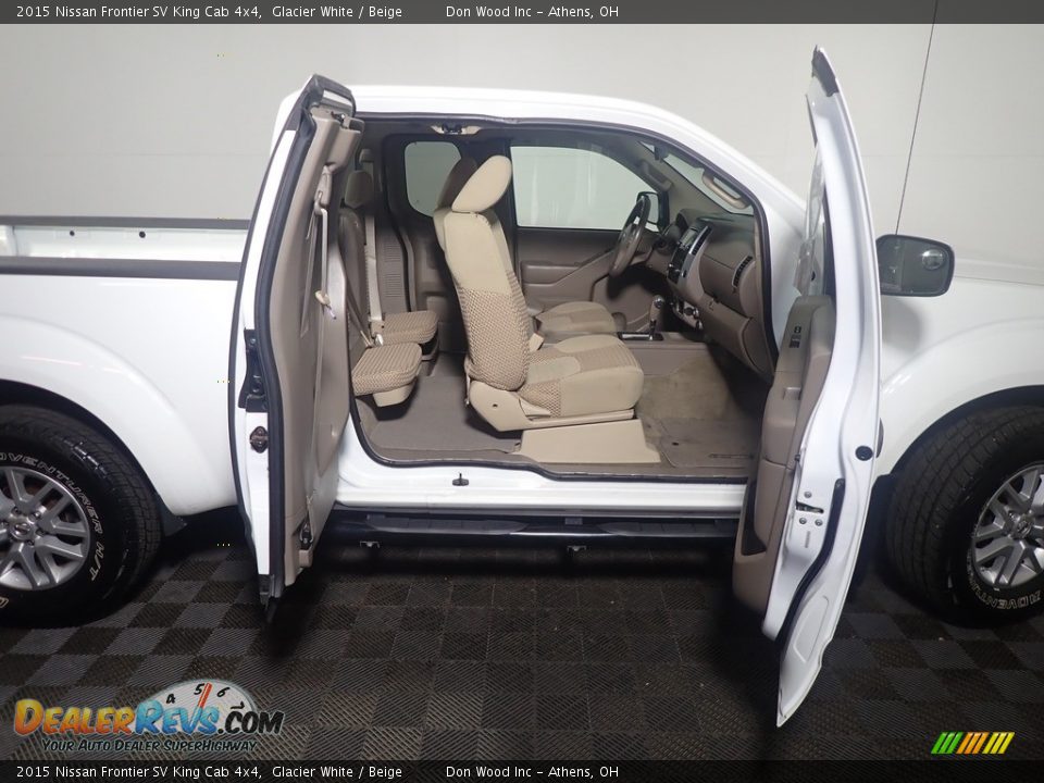 2015 Nissan Frontier SV King Cab 4x4 Glacier White / Beige Photo #35