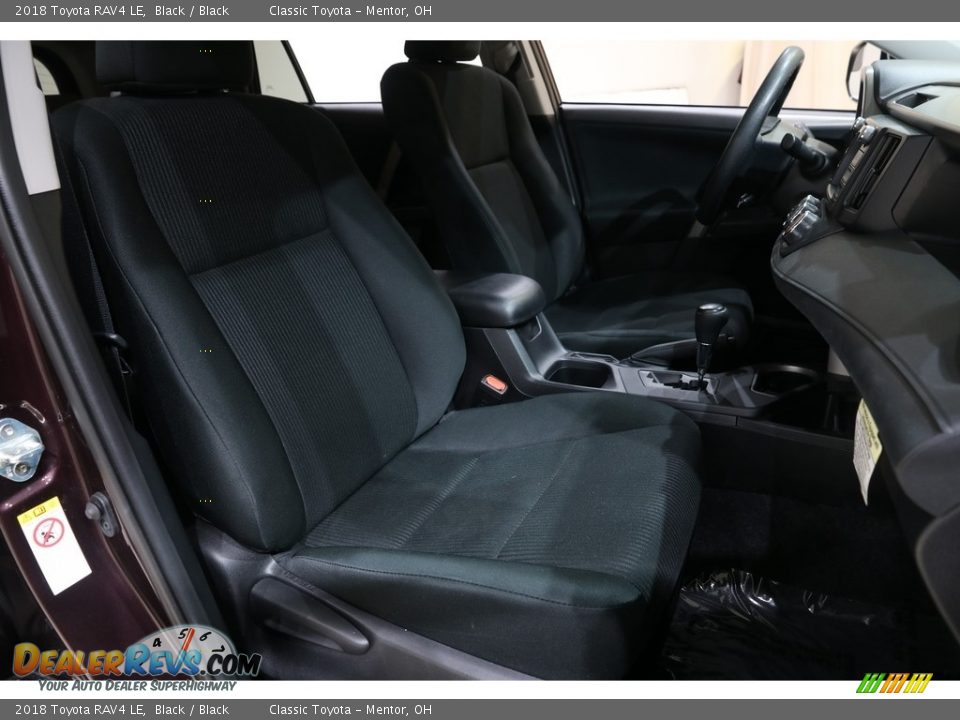 2018 Toyota RAV4 LE Black / Black Photo #14