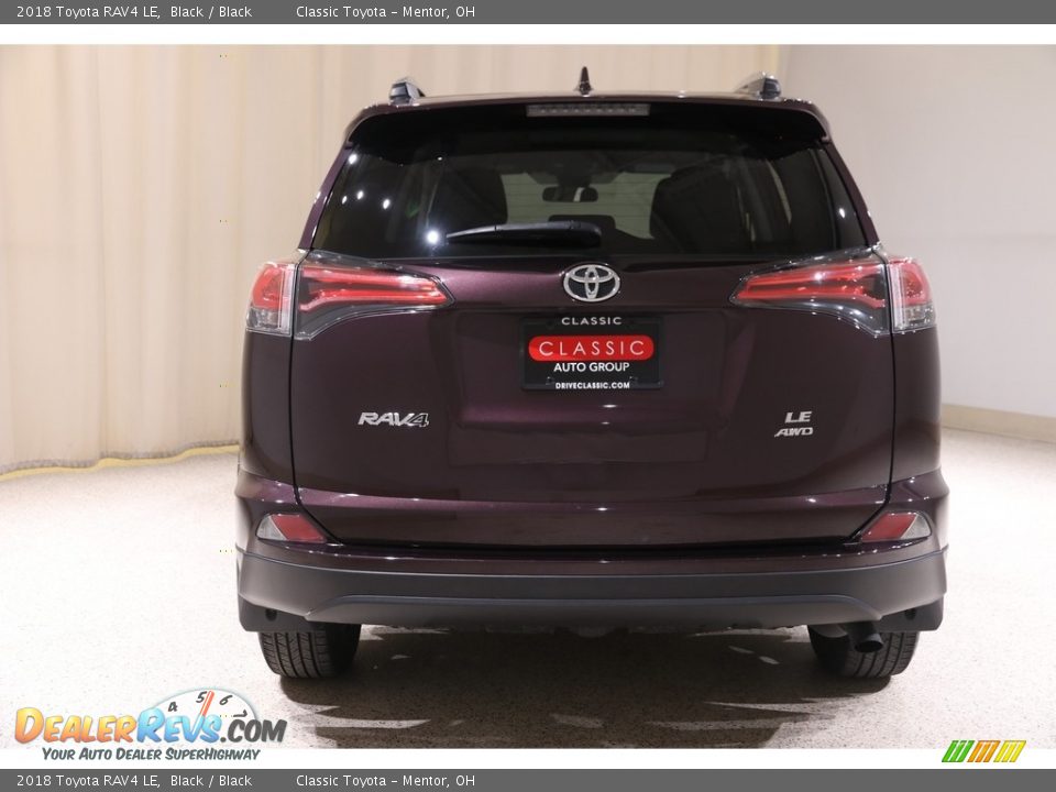 2018 Toyota RAV4 LE Black / Black Photo #17