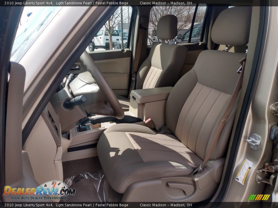 2010 Jeep Liberty Sport 4x4 Light Sandstone Pearl / Pastel Pebble Beige Photo #2