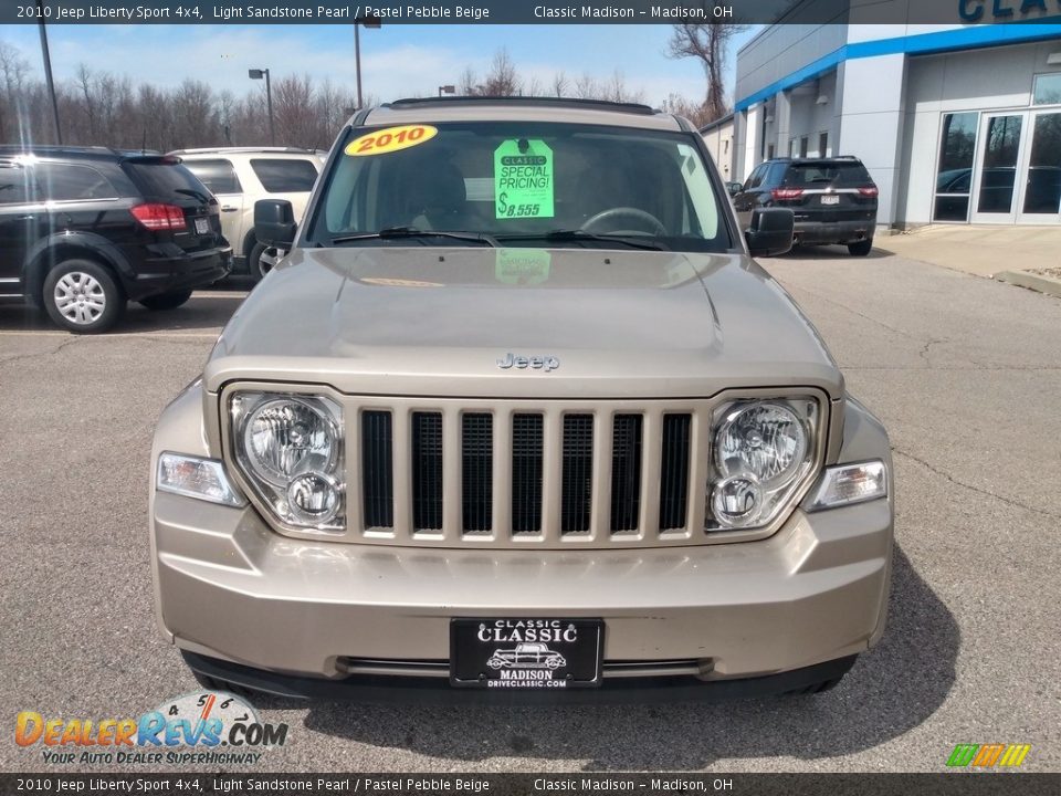 2010 Jeep Liberty Sport 4x4 Light Sandstone Pearl / Pastel Pebble Beige Photo #4