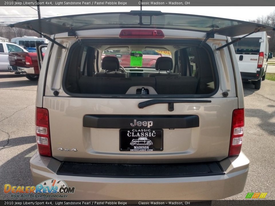 2010 Jeep Liberty Sport 4x4 Light Sandstone Pearl / Pastel Pebble Beige Photo #8