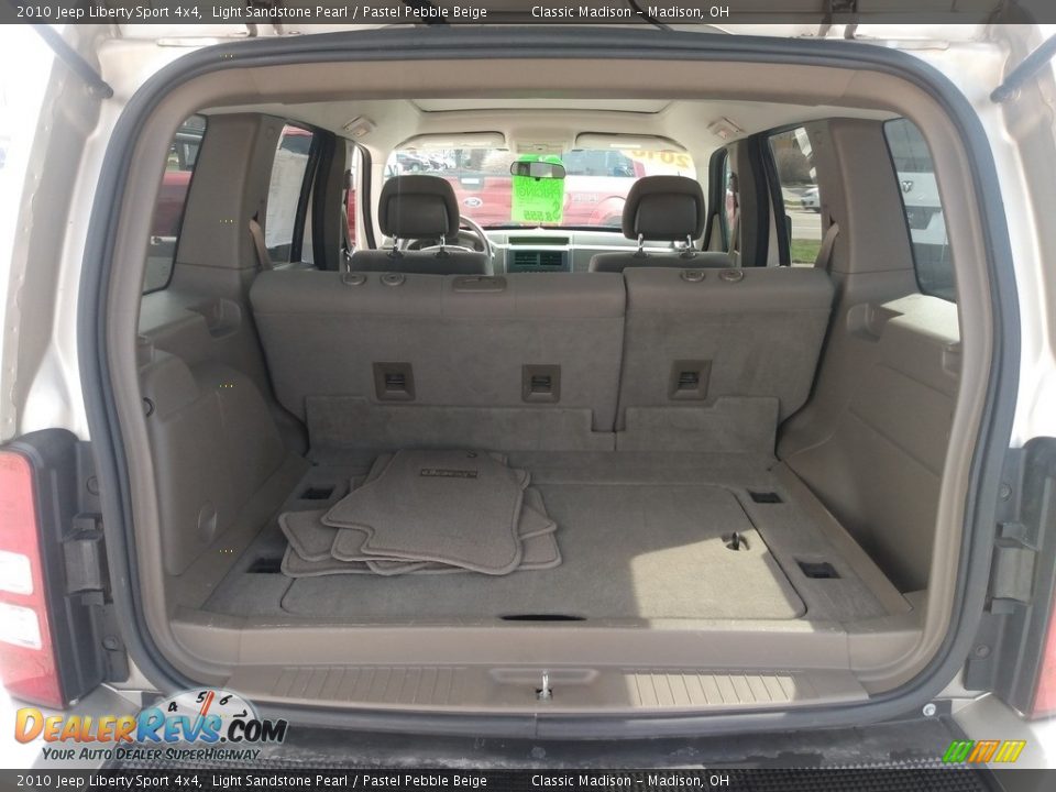 2010 Jeep Liberty Sport 4x4 Light Sandstone Pearl / Pastel Pebble Beige Photo #9