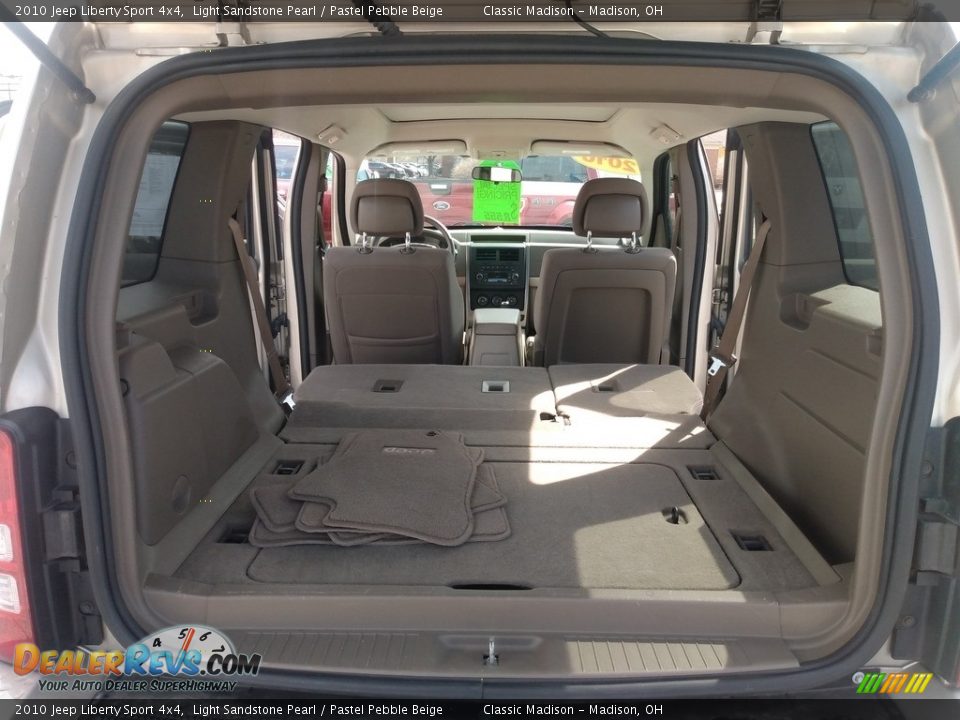 2010 Jeep Liberty Sport 4x4 Light Sandstone Pearl / Pastel Pebble Beige Photo #10
