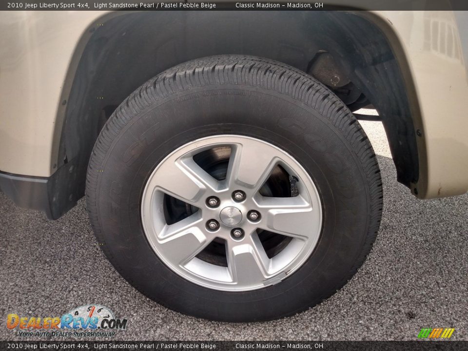 2010 Jeep Liberty Sport 4x4 Light Sandstone Pearl / Pastel Pebble Beige Photo #11