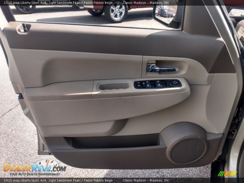2010 Jeep Liberty Sport 4x4 Light Sandstone Pearl / Pastel Pebble Beige Photo #12
