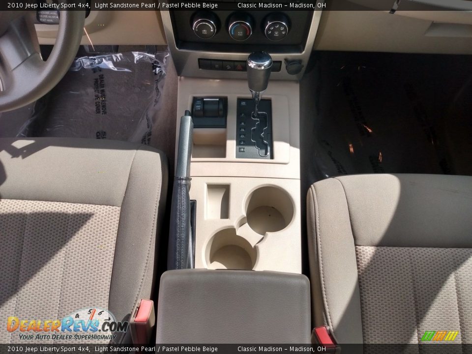 2010 Jeep Liberty Sport 4x4 Light Sandstone Pearl / Pastel Pebble Beige Photo #16