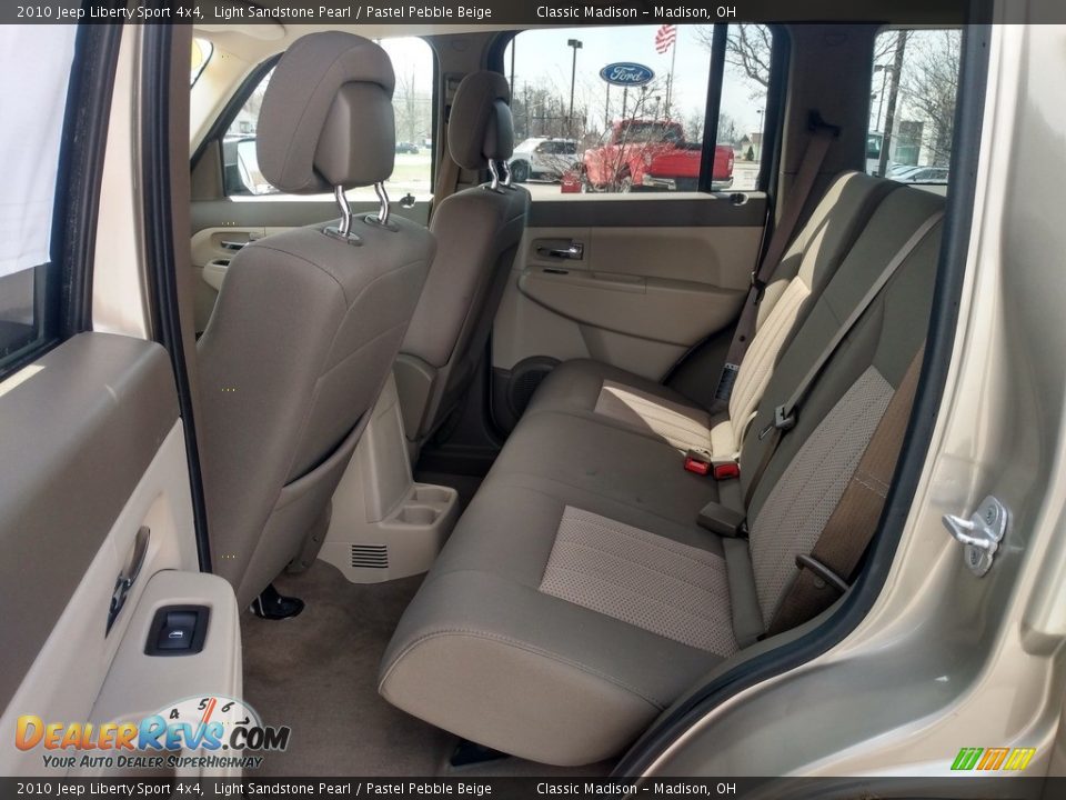 2010 Jeep Liberty Sport 4x4 Light Sandstone Pearl / Pastel Pebble Beige Photo #17
