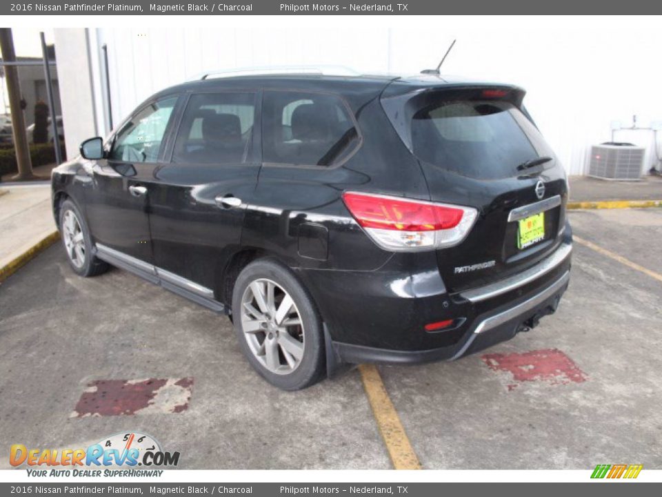 2016 Nissan Pathfinder Platinum Magnetic Black / Charcoal Photo #5