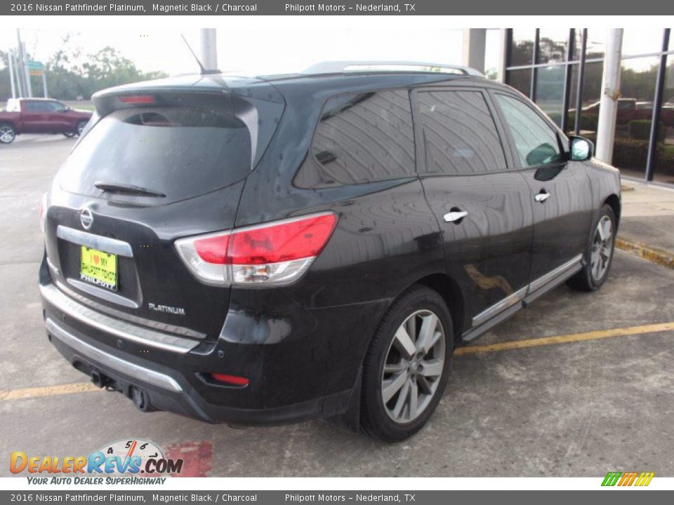 2016 Nissan Pathfinder Platinum Magnetic Black / Charcoal Photo #7