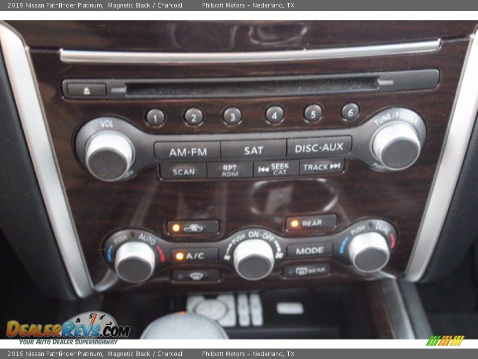 Controls of 2016 Nissan Pathfinder Platinum Photo #17