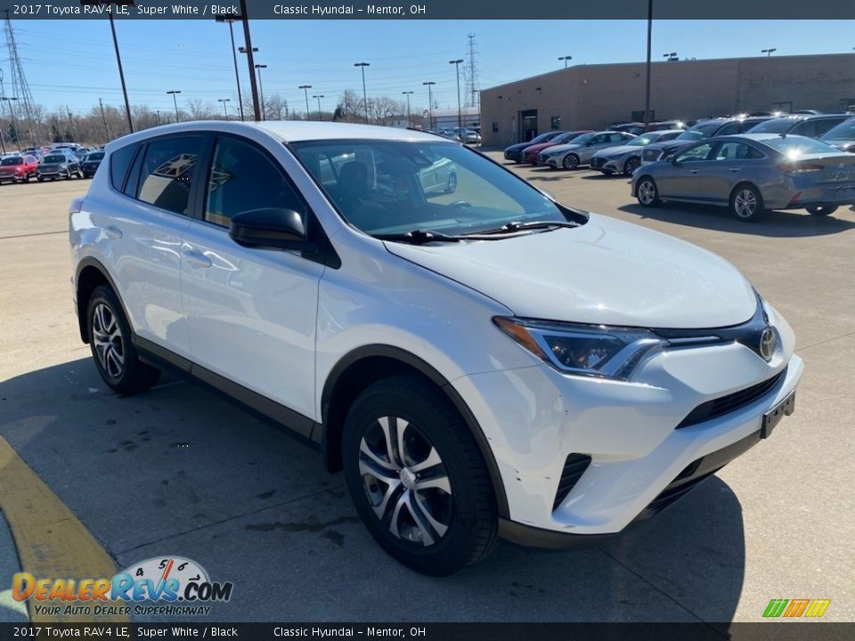 2017 Toyota RAV4 LE Super White / Black Photo #1