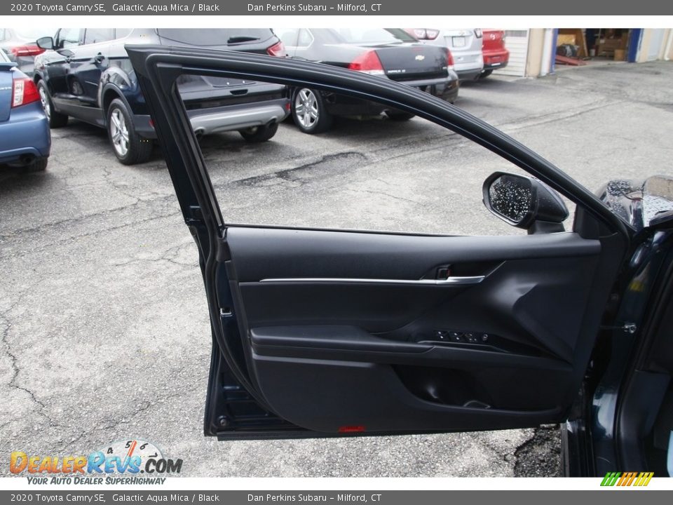 2020 Toyota Camry SE Galactic Aqua Mica / Black Photo #9