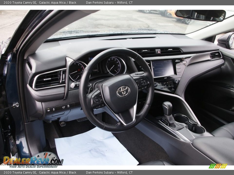 2020 Toyota Camry SE Galactic Aqua Mica / Black Photo #10