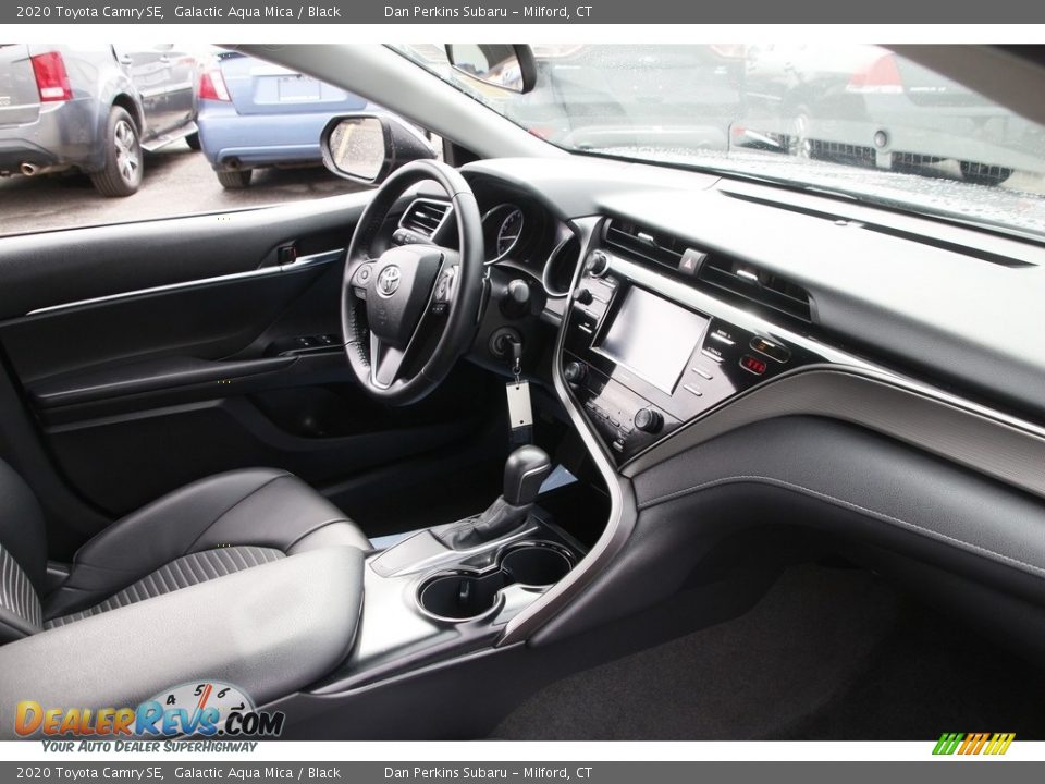 2020 Toyota Camry SE Galactic Aqua Mica / Black Photo #15