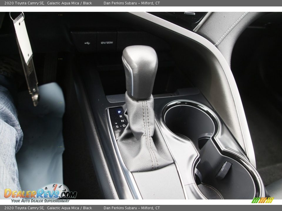 2020 Toyota Camry SE Galactic Aqua Mica / Black Photo #20
