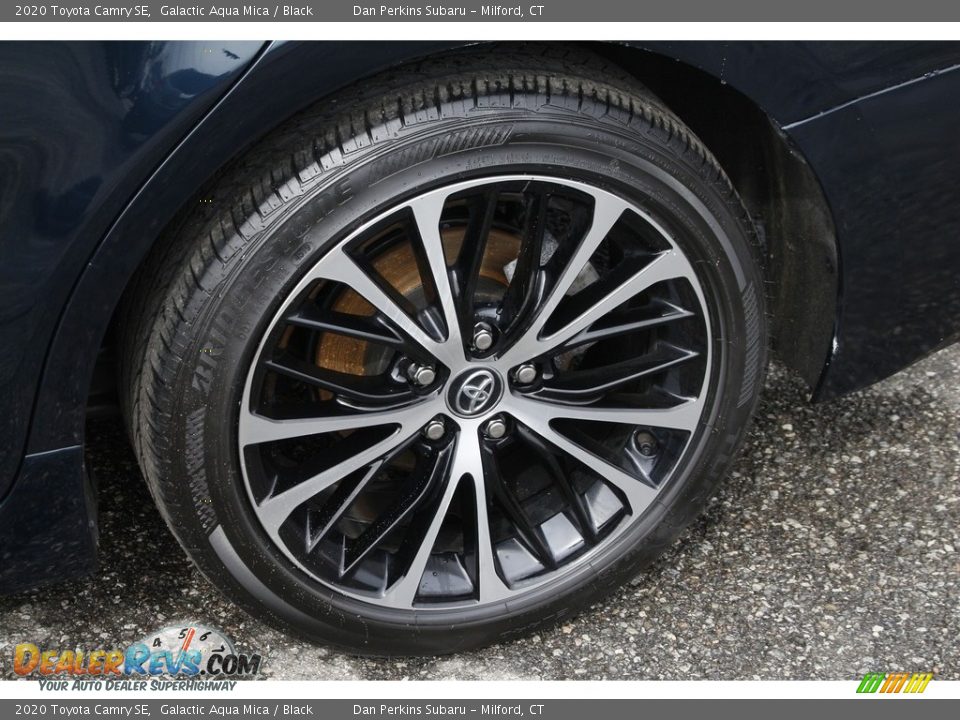 2020 Toyota Camry SE Galactic Aqua Mica / Black Photo #24