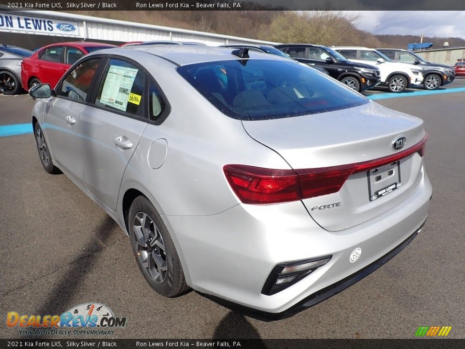 2021 Kia Forte LXS Silky Silver / Black Photo #7