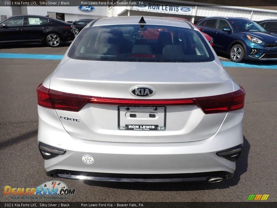 2021 Kia Forte LXS Silky Silver / Black Photo #8