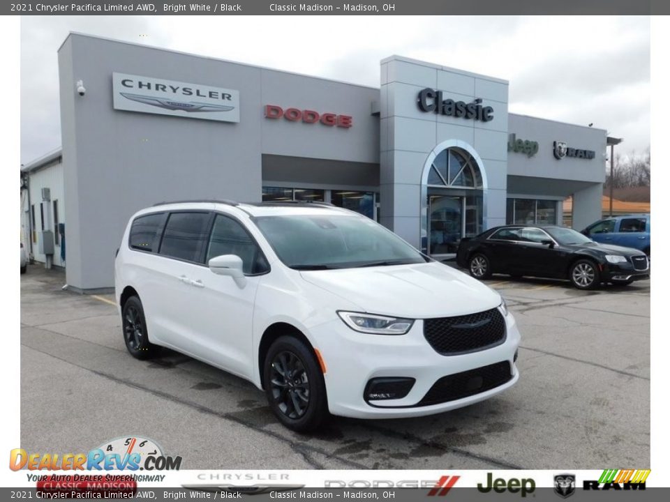 2021 Chrysler Pacifica Limited AWD Bright White / Black Photo #1