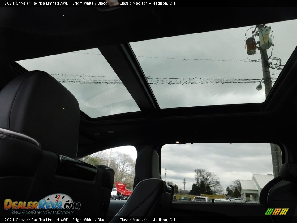 2021 Chrysler Pacifica Limited AWD Bright White / Black Photo #4