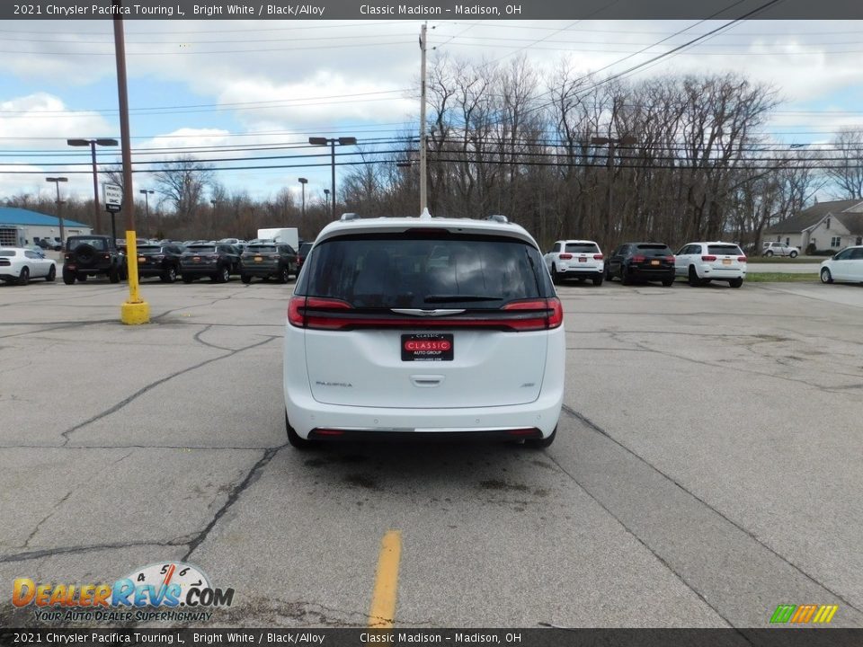 2021 Chrysler Pacifica Touring L Bright White / Black/Alloy Photo #10