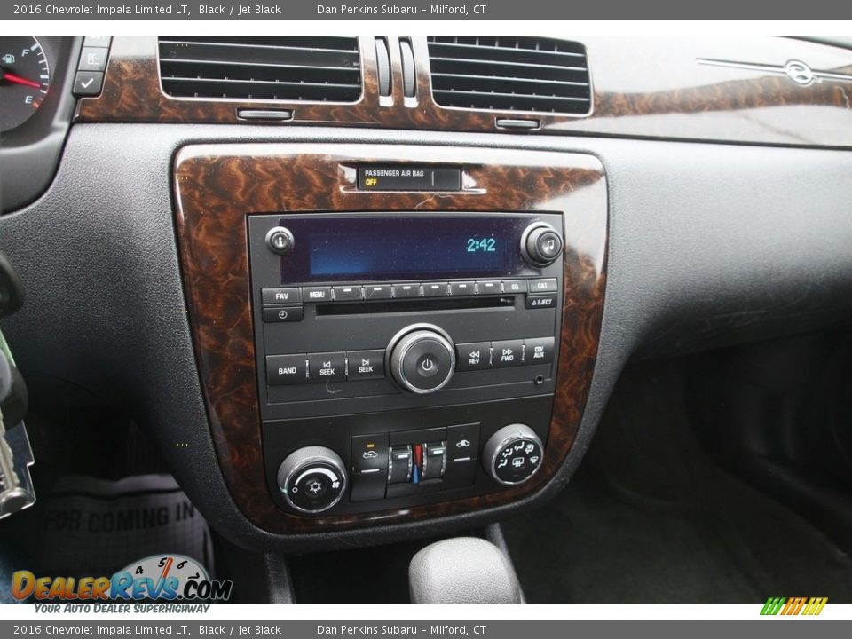 Controls of 2016 Chevrolet Impala Limited LT Photo #18