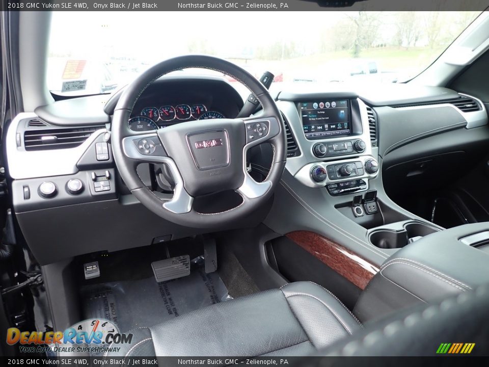 Front Seat of 2018 GMC Yukon SLE 4WD Photo #22