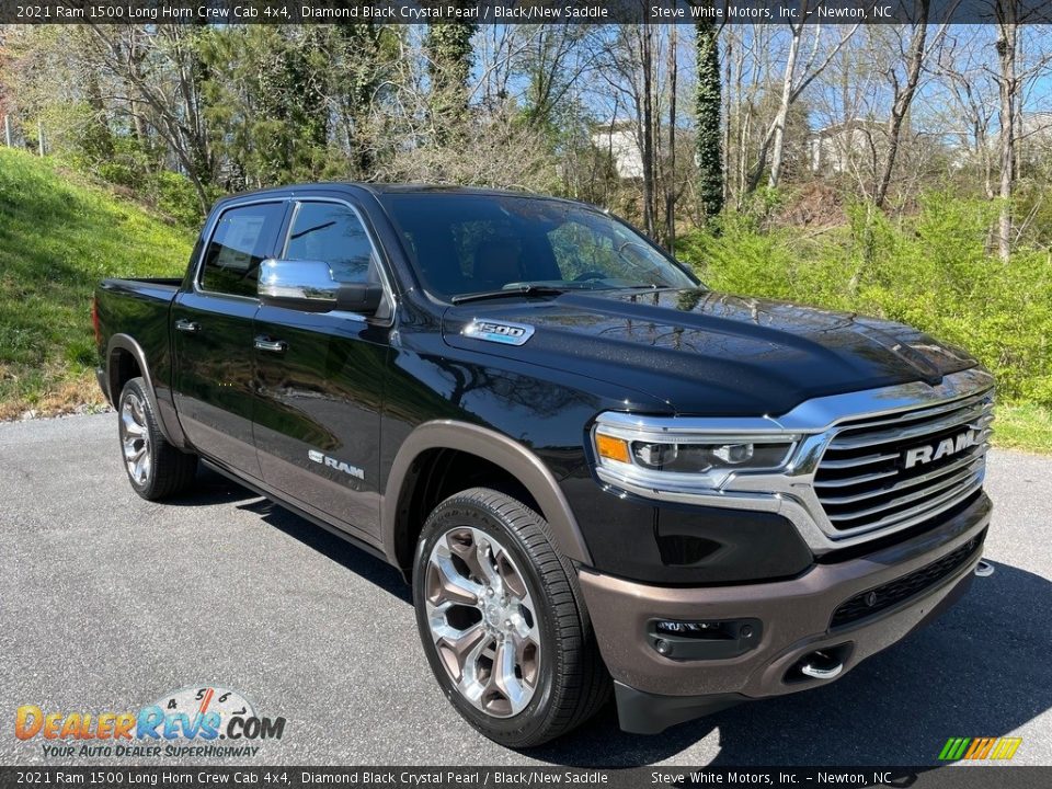 Front 3/4 View of 2021 Ram 1500 Long Horn Crew Cab 4x4 Photo #5