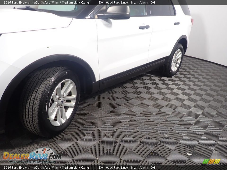 2016 Ford Explorer 4WD Oxford White / Medium Light Camel Photo #10
