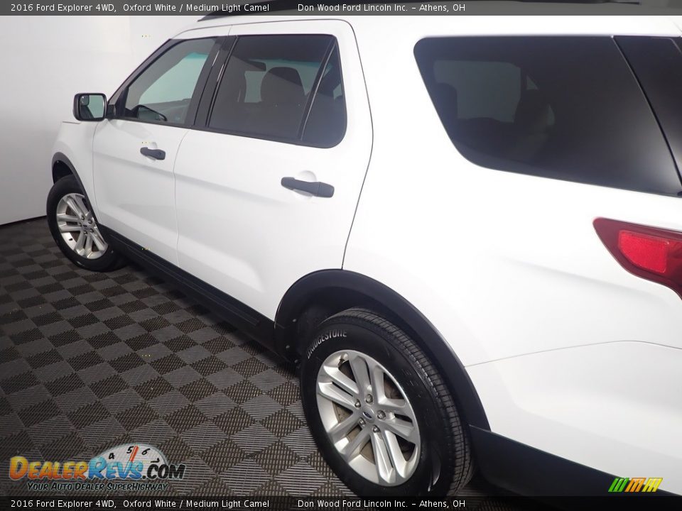 2016 Ford Explorer 4WD Oxford White / Medium Light Camel Photo #18