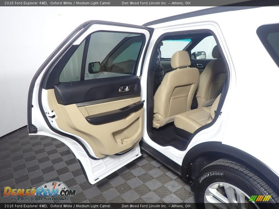 2016 Ford Explorer 4WD Oxford White / Medium Light Camel Photo #36