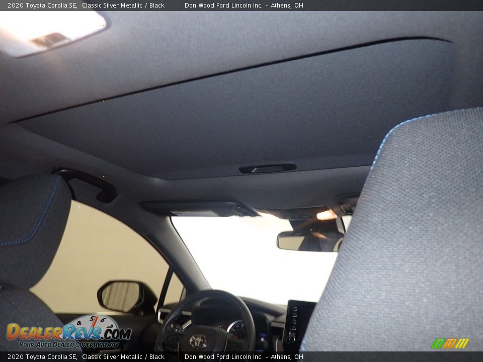 2020 Toyota Corolla SE Classic Silver Metallic / Black Photo #2