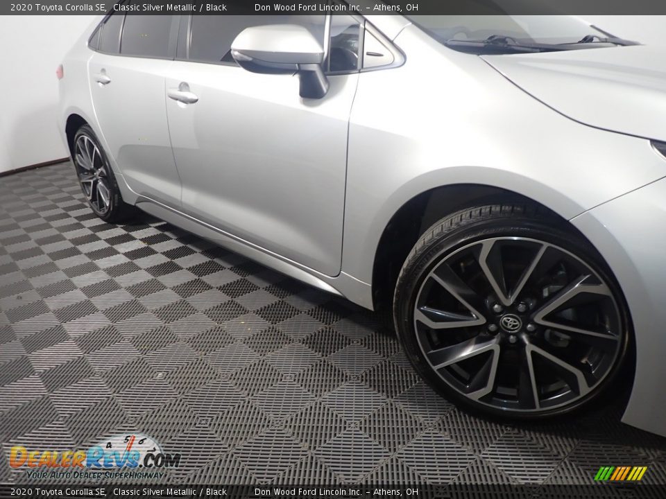 2020 Toyota Corolla SE Classic Silver Metallic / Black Photo #4