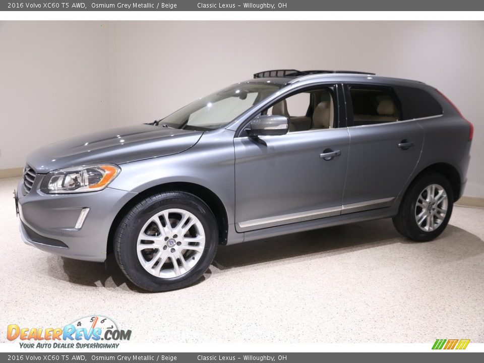 Front 3/4 View of 2016 Volvo XC60 T5 AWD Photo #3