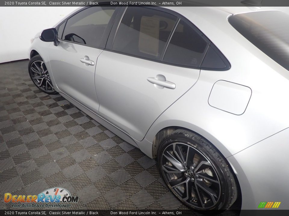2020 Toyota Corolla SE Classic Silver Metallic / Black Photo #18