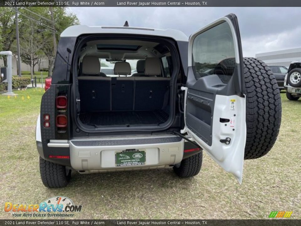 2021 Land Rover Defender 110 SE Fuji White / Acorn Photo #33