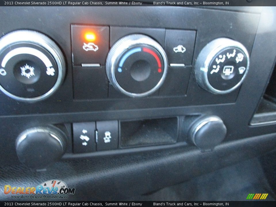 Controls of 2013 Chevrolet Silverado 2500HD LT Regular Cab Chassis Photo #18