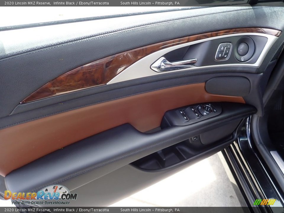 Door Panel of 2020 Lincoln MKZ Reserve Photo #18