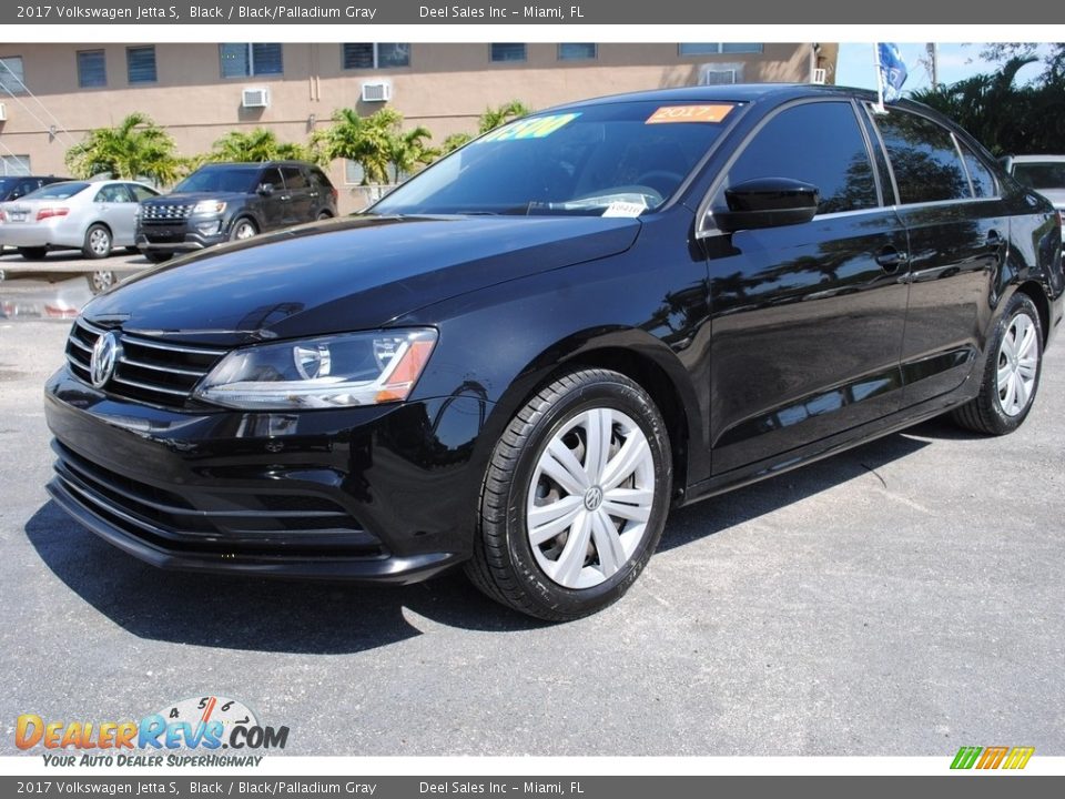 Front 3/4 View of 2017 Volkswagen Jetta S Photo #5