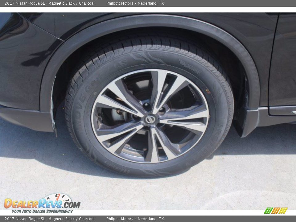 2017 Nissan Rogue SL Wheel Photo #5