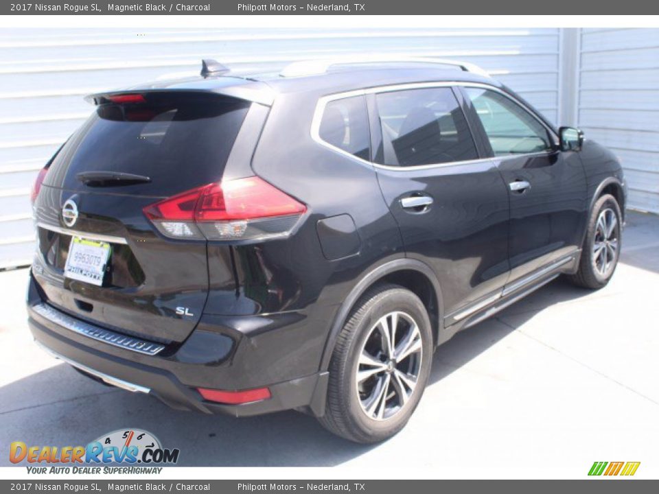 2017 Nissan Rogue SL Magnetic Black / Charcoal Photo #10